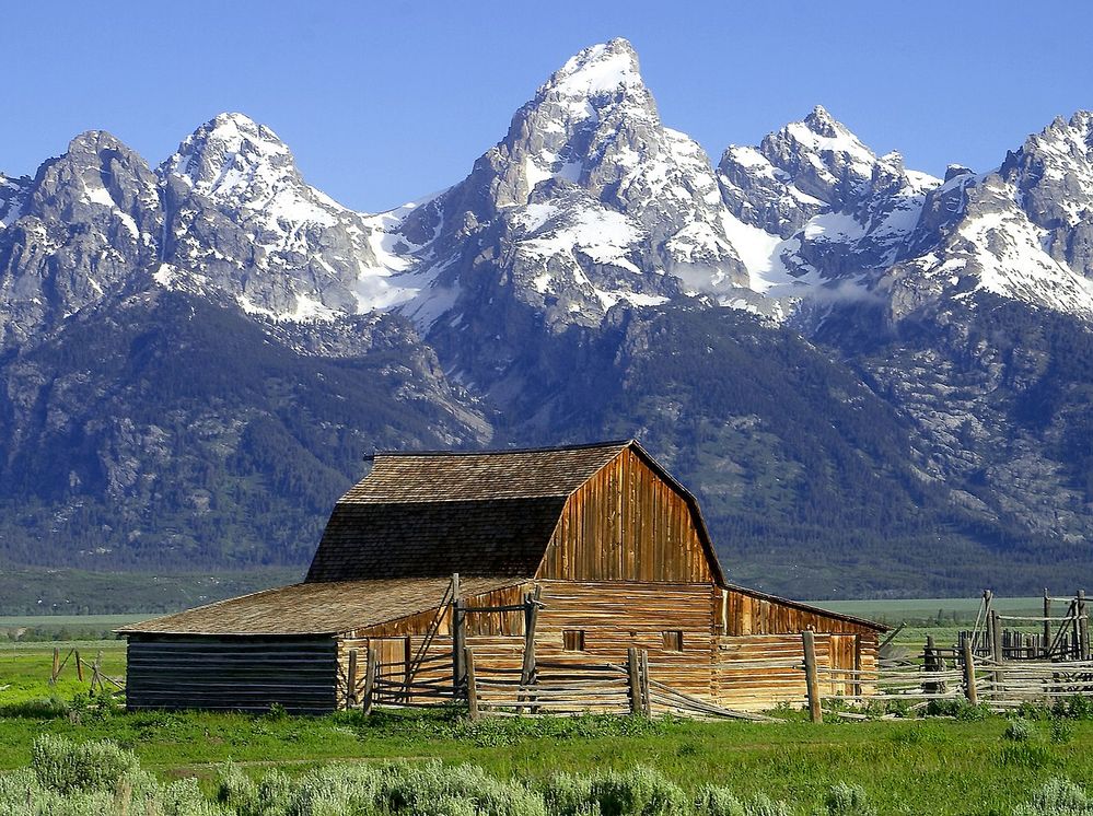 1280px-Barns_grand_tetons