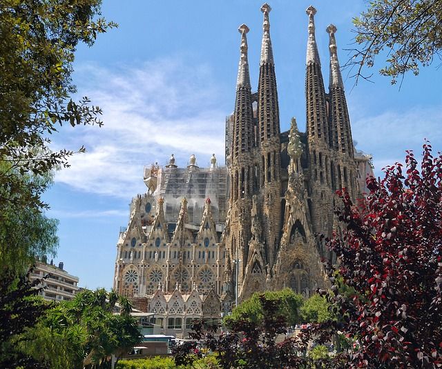 sagrada-familia-552084_640.jpg