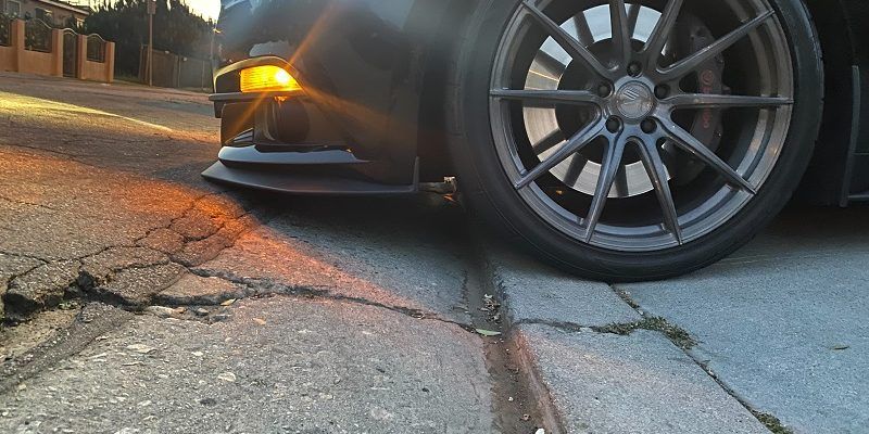 low-car-scrapes-driveway-steep-entry-800x400.jpeg