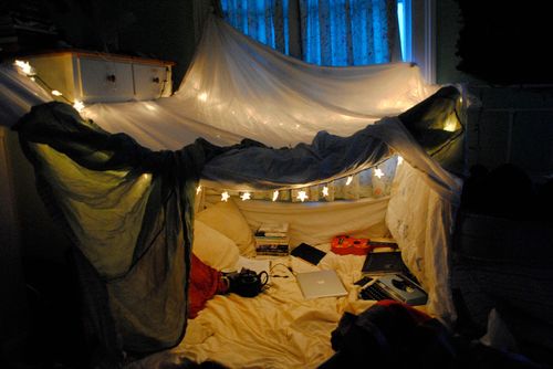 books and blanket forts.jpg