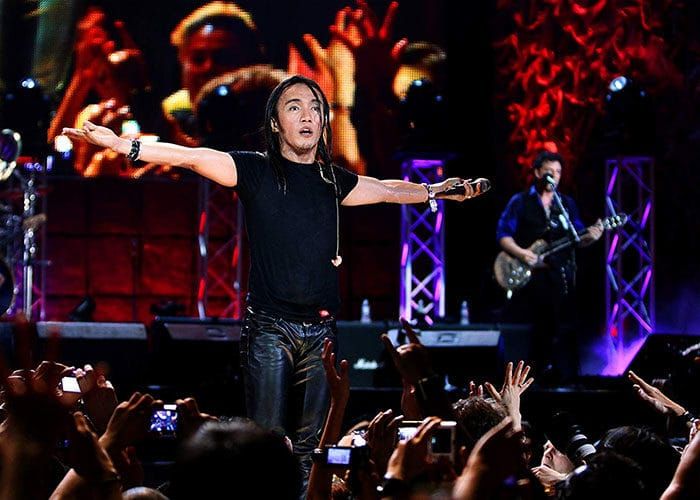 arnel-pineda-700x500.jpg