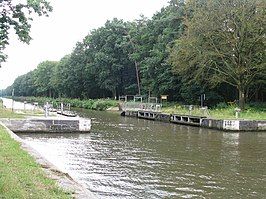 266px-Canal_Schoten-Dessel_stop_lock_Ravels_20040813-004.jpeg